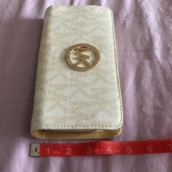 Michael Kors large double wallet. - Picture 2 of 6